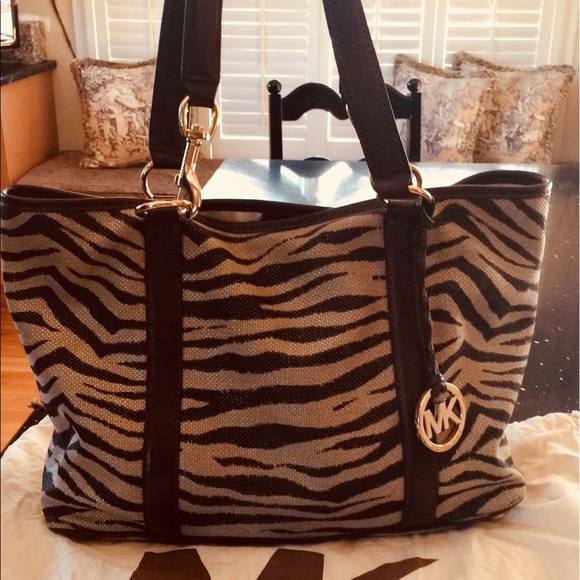MICHAEL KORS  Authentic Shoulder Bag - Picture 1 of 8